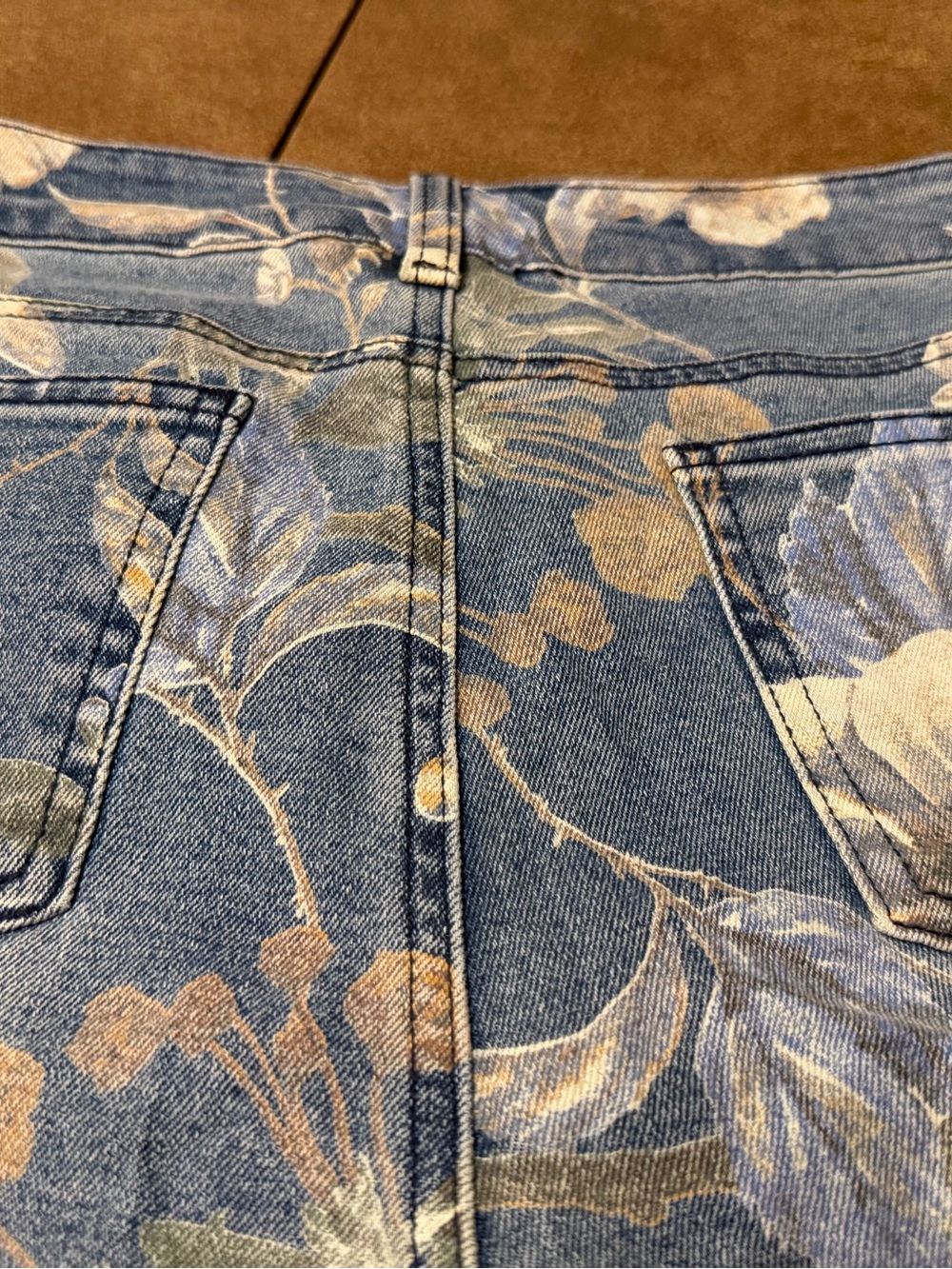 4/6 Small, Flamingals Blue Floral Denim Bermuda Shorts, NWT, $40 - Picture 3 of 8